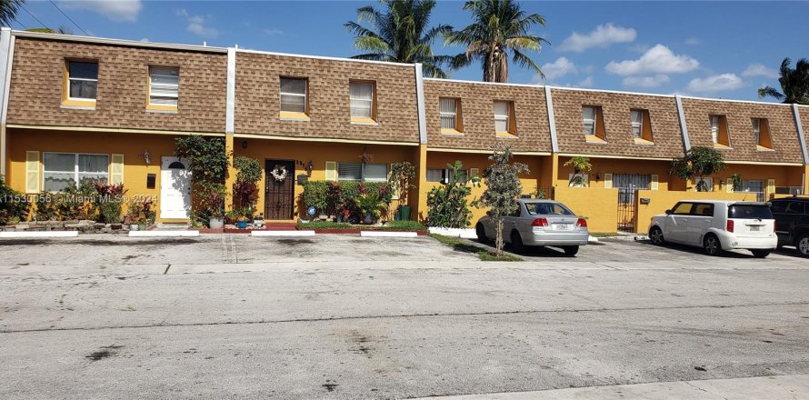 Townhouse in Sunrise, Florida 3 bedrooms, 133.78 sq.m. № 1003610