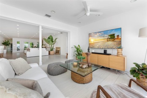 Villa ou maison à vendre à Miami Beach, Floride: 4 chambres, 336.77 m2 № 707854 - photo 7