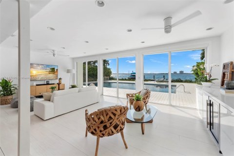 Villa ou maison à vendre à Miami Beach, Floride: 4 chambres, 336.77 m2 № 707854 - photo 4