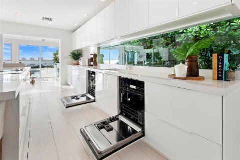 Villa ou maison à vendre à Miami Beach, Floride: 4 chambres, 336.77 m2 № 707854 - photo 13