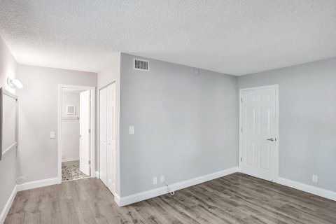 Condominio en venta en Coral Springs, Florida, 2 dormitorios, 78.04 m2 № 1135384 - foto 3