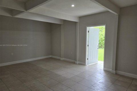 House in Miami, Florida 5 bedrooms, 413.97 sq.m. № 1240052 - photo 30