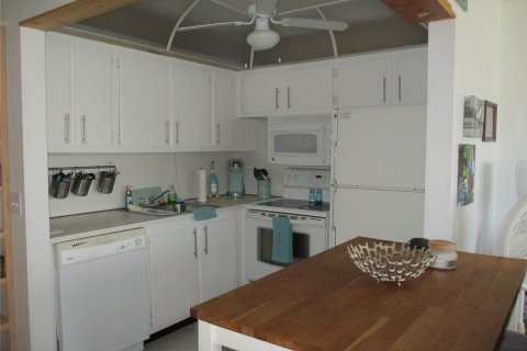 Condo in Deerfield Beach, Florida, 1 bedroom  № 976917 - photo 12