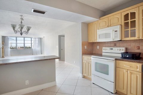 Copropriété à vendre à Hollywood, Floride: 2 chambres, 135.54 m2 № 1345454 - photo 14