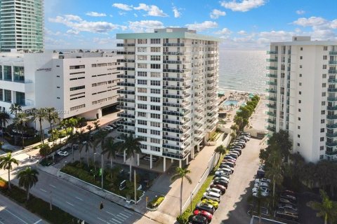 Condominio en venta en Hollywood, Florida, 2 dormitorios, 135.54 m2 № 1345454 - foto 3