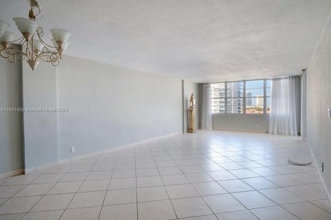 Condo in Hollywood, Florida, 2 bedrooms  № 1345454 - photo 7