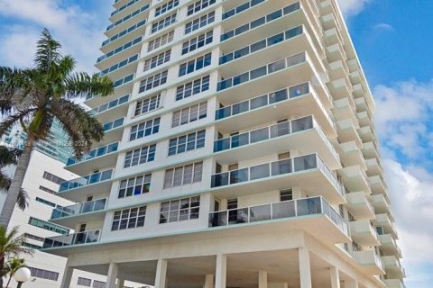 Condominio en venta en Hollywood, Florida, 2 dormitorios, 135.54 m2 № 1345454 - foto 1