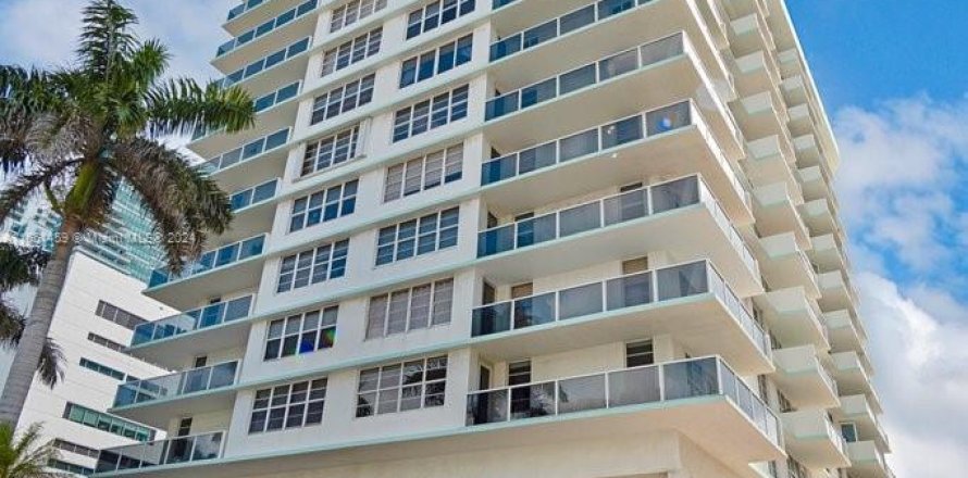 Condominio en Hollywood, Florida, 2 dormitorios  № 1345454