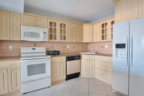 Condo in Hollywood, Florida, 2 bedrooms  № 1345454 - photo 12