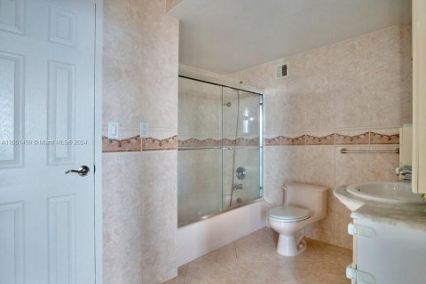 Condo in Hollywood, Florida, 2 bedrooms  № 1345454 - photo 23