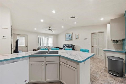 Villa ou maison à vendre à Port Charlotte, Floride: 2 chambres, 86.4 m2 № 1378488 - photo 12