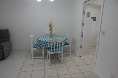 Villa ou maison à vendre à West Palm Beach, Floride: 1 chambre, 61.41 m2 № 1007633 - photo 20