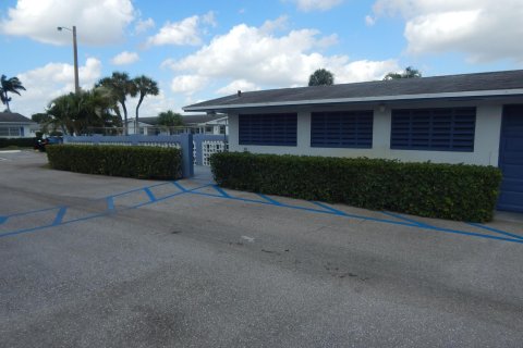 House in West Palm Beach, Florida 1 bedroom, 61.41 sq.m. № 1007633 - photo 25