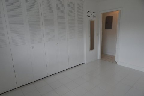 House in West Palm Beach, Florida 1 bedroom, 61.41 sq.m. № 1007633 - photo 13