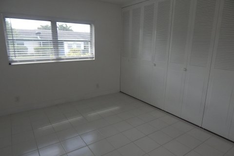 Casa en venta en West Palm Beach, Florida, 1 dormitorio, 61.41 m2 № 1007633 - foto 11