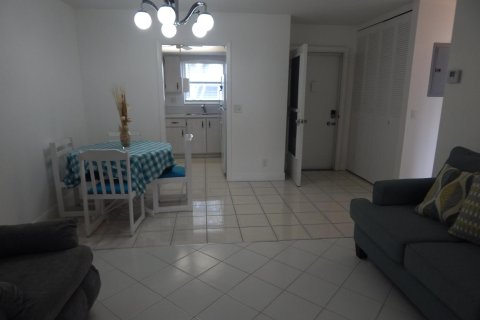 Casa en venta en West Palm Beach, Florida, 1 dormitorio, 61.41 m2 № 1007633 - foto 19