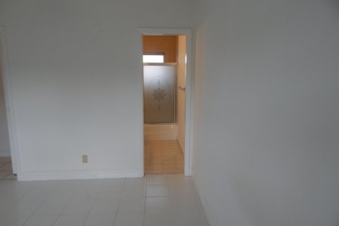 Casa en venta en West Palm Beach, Florida, 1 dormitorio, 61.41 m2 № 1007633 - foto 12