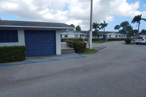 House in West Palm Beach, Florida 1 bedroom, 61.41 sq.m. № 1007633 - photo 24