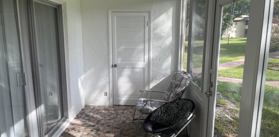 Кондоминиум с 2 спальнями в Палм Спрингс, Флорида № 1007592