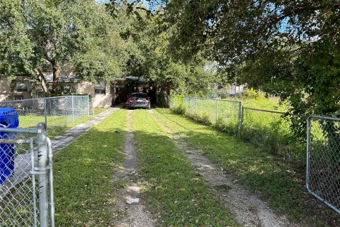 Commercial property in Miami, Florida 134.89 sq.m. № 1421426 - photo 1