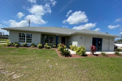 Casa en venta en North Port, Florida, 4 dormitorios, 183.95 m2 № 1085360 - foto 1