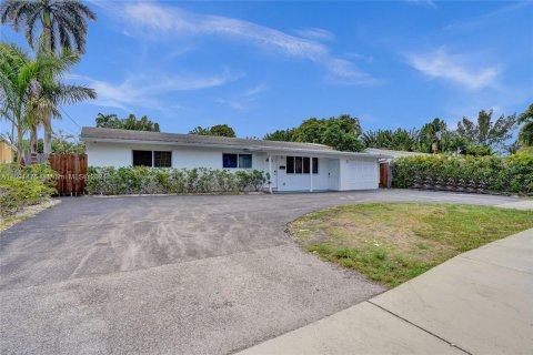 House in Oakland Park, Florida 5 bedrooms, 201.69 sq.m. № 1206127 - photo 3