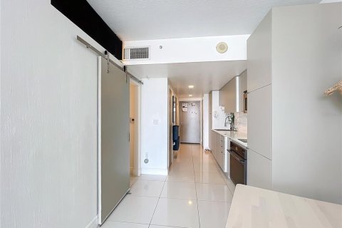 Condominio en venta en Miami, Florida, 6 habitaciones, 46.73 m2 № 1387115 - foto 10