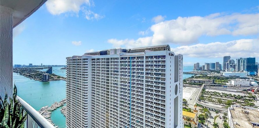 Condo à Miami, Floride, 6 pièces  № 1387115