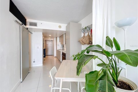 Condominio en venta en Miami, Florida, 6 habitaciones, 46.73 m2 № 1387115 - foto 11