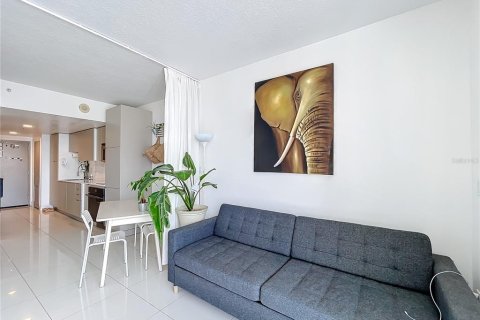 Condo in Miami, Florida, 6 rooms  № 1387115 - photo 14