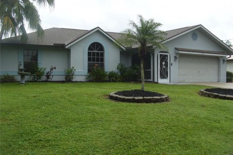 House in Port Charlotte, Florida 3 bedrooms, 144.28 sq.m. № 1394511 - photo 1