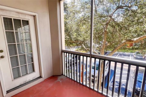 Condo in Tampa, Florida, 1 bedroom  № 1394510 - photo 1