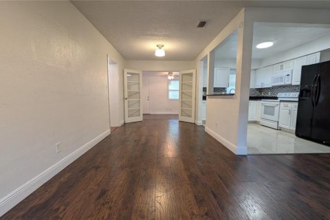 Casa en venta en Orlando, Florida, 4 dormitorios, 142.98 m2 № 1394512 - foto 6