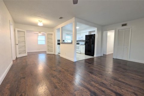 Casa en venta en Orlando, Florida, 4 dormitorios, 142.98 m2 № 1394512 - foto 7