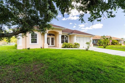 Villa ou maison à vendre à North Port, Floride: 3 chambres, 183.76 m2 № 1285299 - photo 1