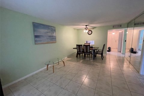 Copropriété à vendre à Lauderdale Lakes, Floride: 2 chambres, 94.85 m2 № 1180252 - photo 15