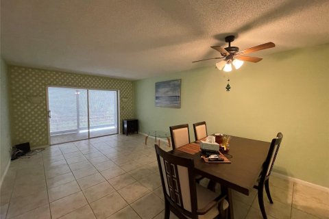 Copropriété à vendre à Lauderdale Lakes, Floride: 2 chambres, 94.85 m2 № 1180252 - photo 13