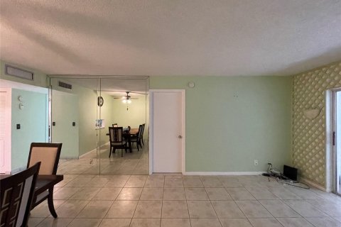 Copropriété à vendre à Lauderdale Lakes, Floride: 2 chambres, 94.85 m2 № 1180252 - photo 16