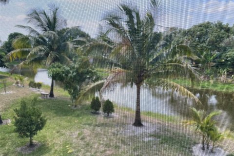 Condominio en venta en Lauderdale Lakes, Florida, 2 dormitorios, 94.85 m2 № 1180252 - foto 2