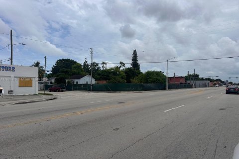 Propiedad comercial en venta en Miami, Florida № 1305272 - foto 2