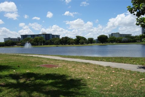 Condo in Pompano Beach, Florida, 1 bedroom  № 1183086 - photo 20