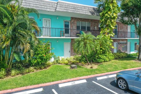 Condo in Hutchinson Island South, Florida, 1 bedroom  № 670643 - photo 7