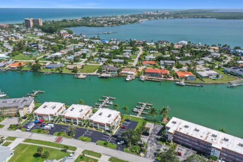 Condo in Hutchinson Island South, Florida, 1 bedroom  № 670643 - photo 12