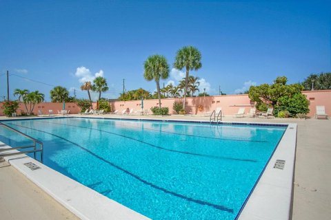 Condo in Hutchinson Island South, Florida, 1 bedroom  № 670643 - photo 20