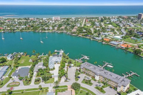 Condo in Hutchinson Island South, Florida, 1 bedroom  № 670643 - photo 11