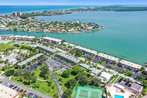 Condo in Hutchinson Island South, Florida, 1 bedroom  № 670643 - photo 13