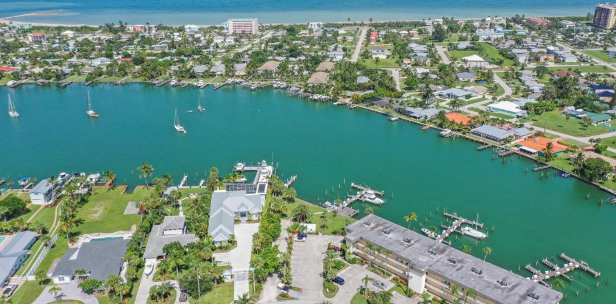 Condo in Hutchinson Island South, Florida, 1 bedroom  № 670643