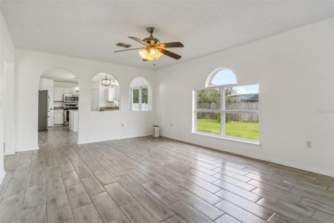 House in Saint Cloud, Florida 4 bedrooms, 206.43 sq.m. № 1340912 - photo 6