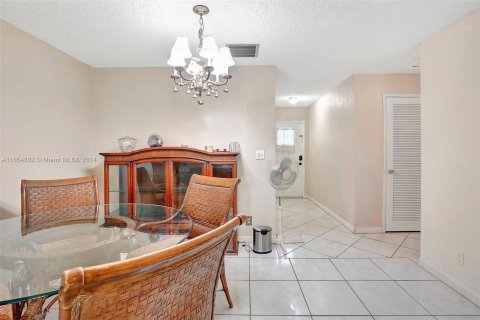 Condo in Plantation, Florida, 2 bedrooms  № 1353914 - photo 14