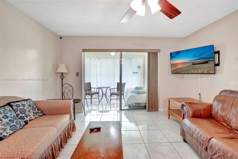 Condo in Plantation, Florida, 2 bedrooms  № 1353914 - photo 13